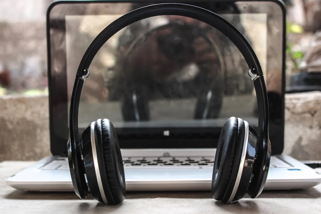 How to Connect Wireless Headphones to Laptop | WirelessHeadphones.com