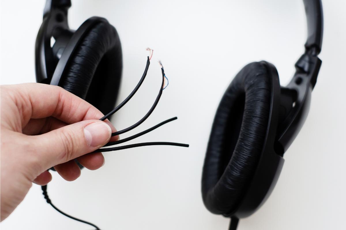 Can headphones cause electric shock